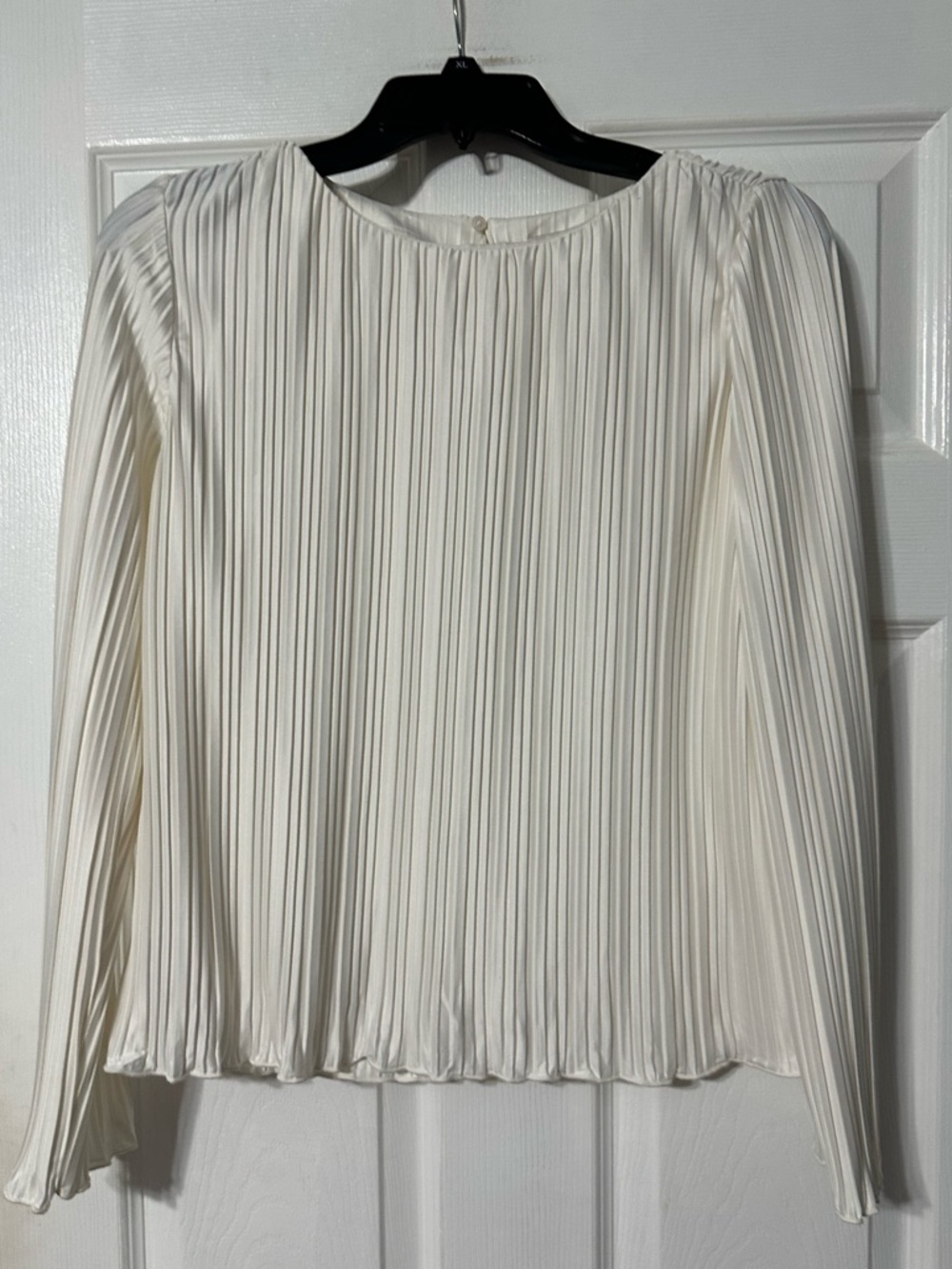 Loft Petites Women’s Cream Pleated Long-Sleeve Blouse